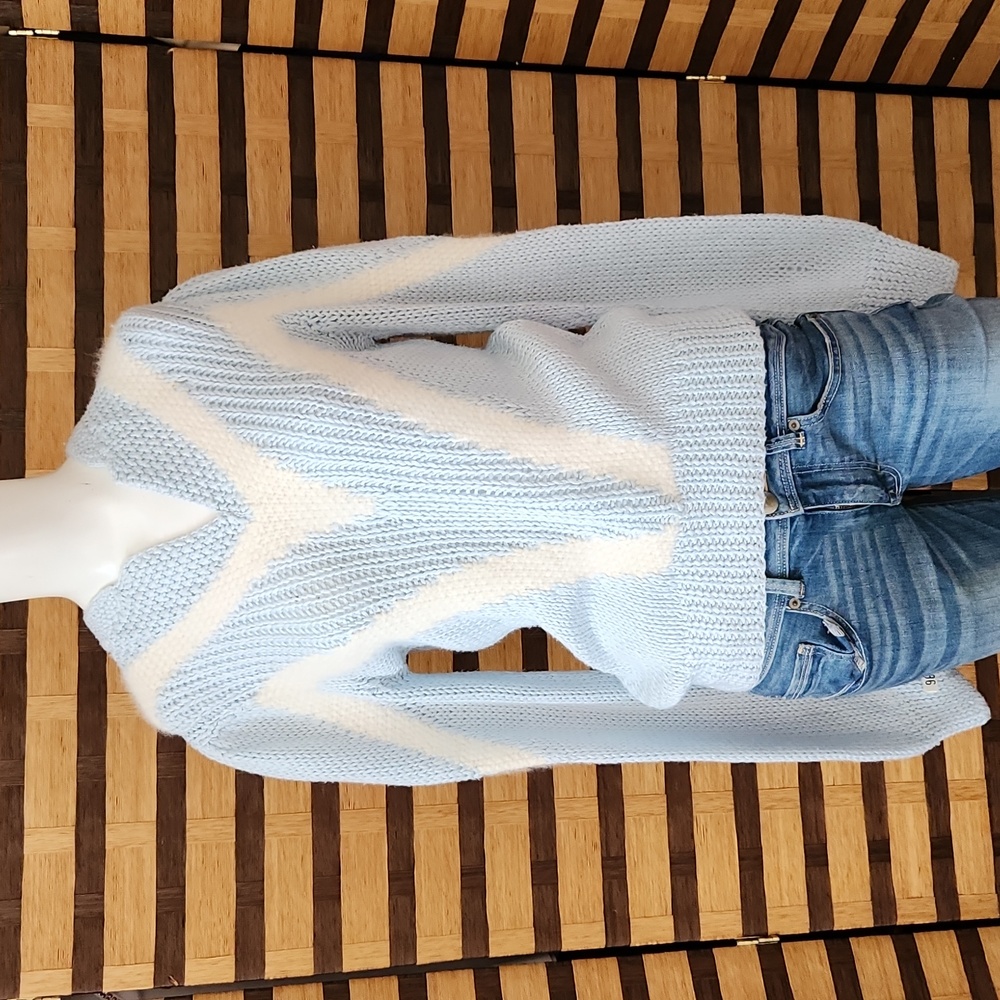 Angora cable sweater - Picture 1 of 8